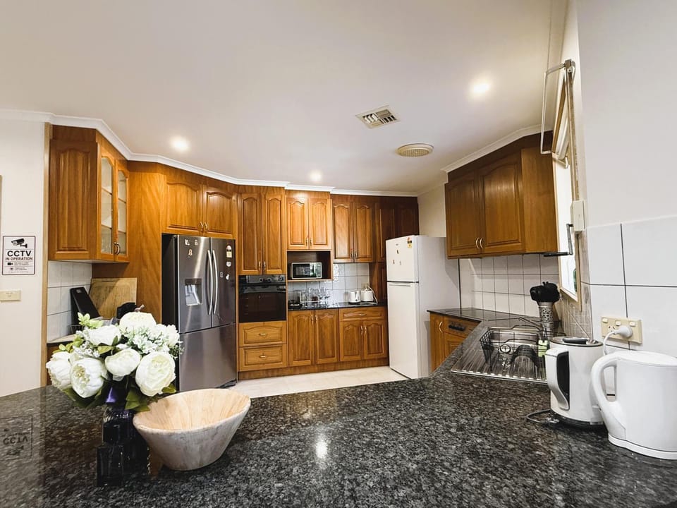 Central Private Room - Stroll to ANU & City Bed and Breakfast in Canberra