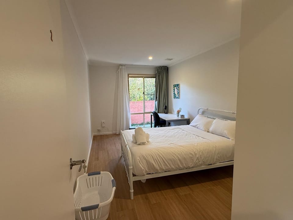 Central Private Room - Stroll to ANU & City Bed and Breakfast in Canberra