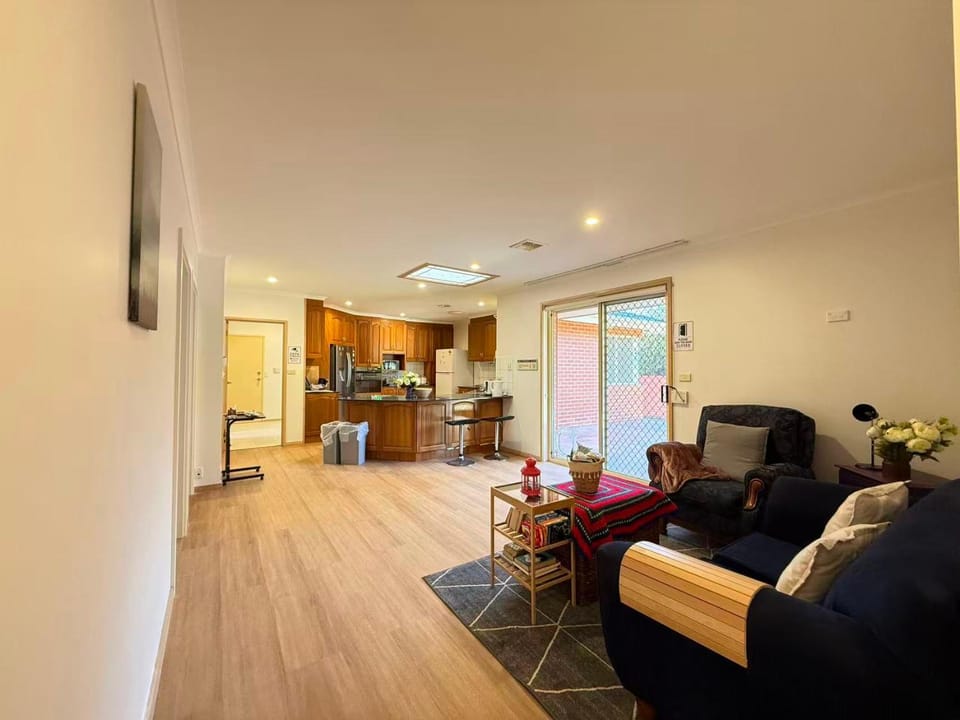 Central Private Room - Stroll to ANU & City Bed and Breakfast in Canberra