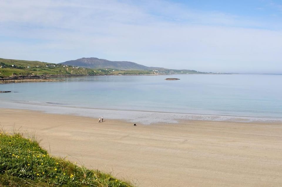 The Hut at Baywatch Bed & Breakfast Apartment in County Mayo