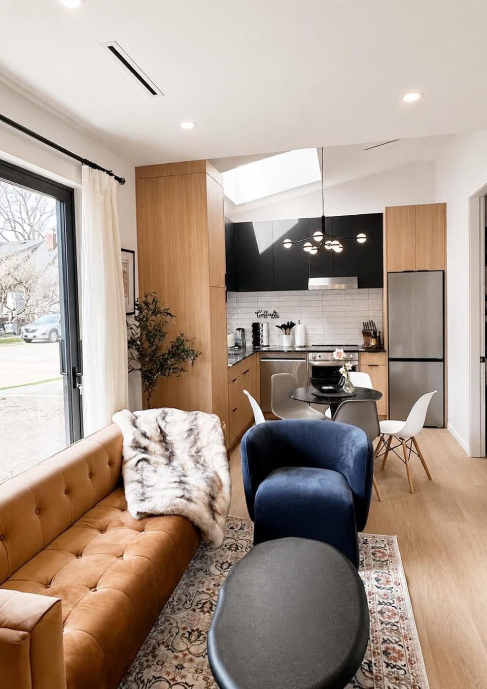 Kitchen or kitchenette, Living room, Seating area, Dining area, oven, stove