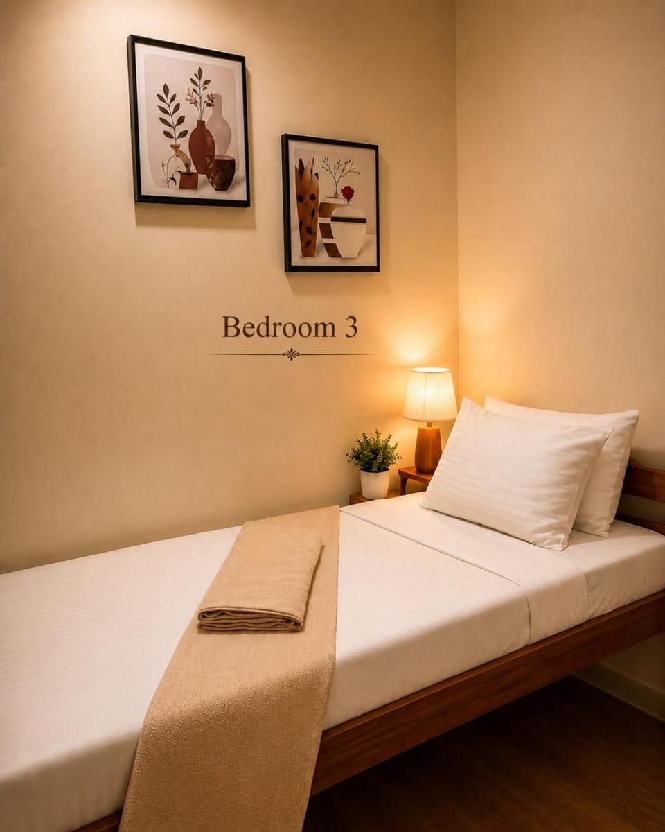Bedroom, Text overlay