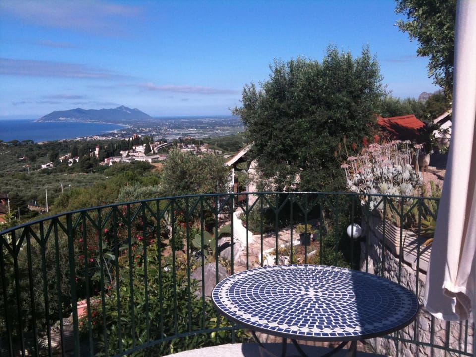 Garden, Balcony/Terrace, Dining area, Garden view, Sea view