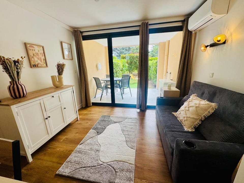 Beautiful 2-bedroom apartment - pool - private park - tennis Apartment in Cannes