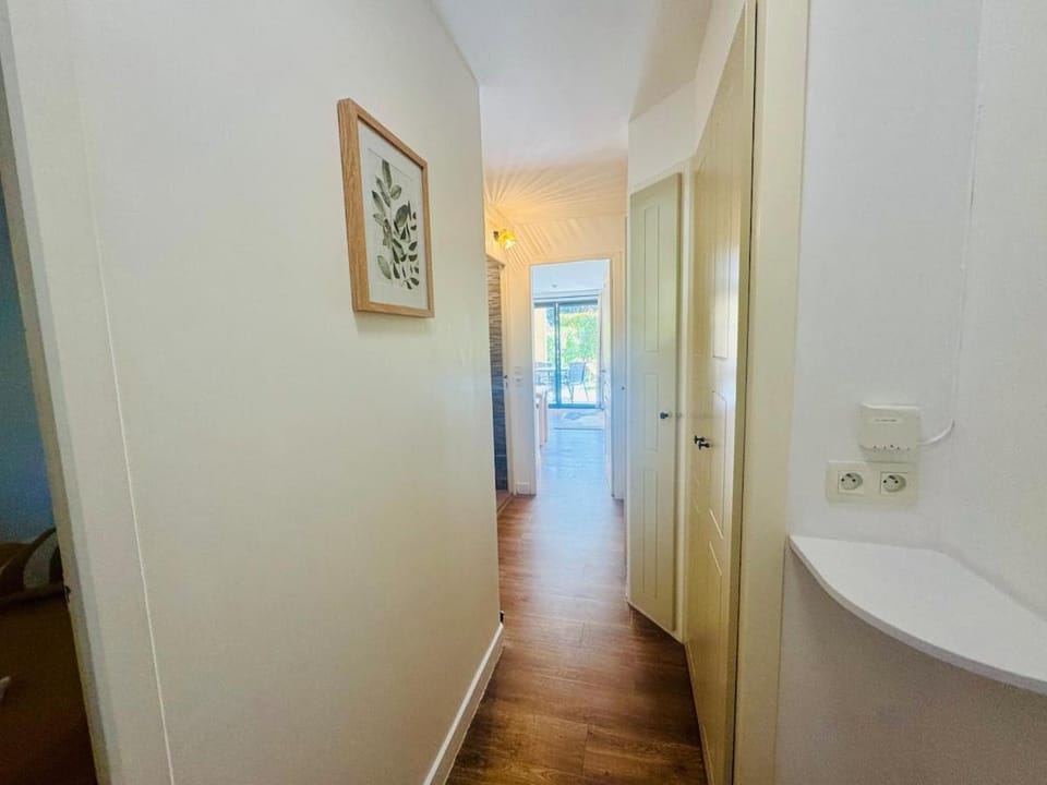 Beautiful 2-bedroom apartment - pool - private park - tennis Apartment in Cannes