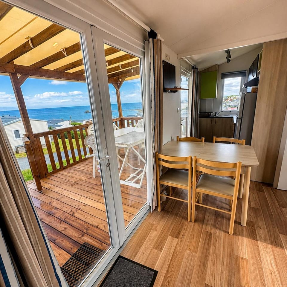 Property building, Patio, Balcony/Terrace, Sea view