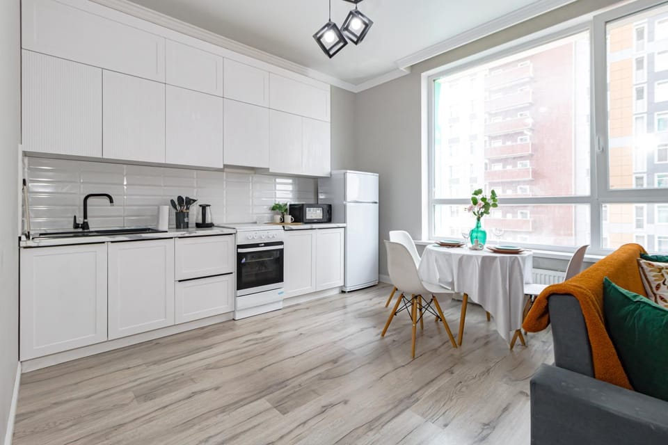 Coffee/tea facilities, Kitchen or kitchenette, Living room, Seating area, Dining area, oven, stove