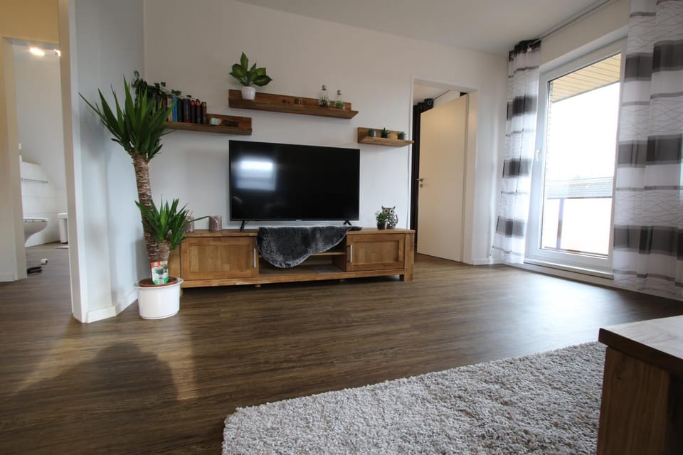 TV and multimedia, Living room, Decorative detail, Seating area