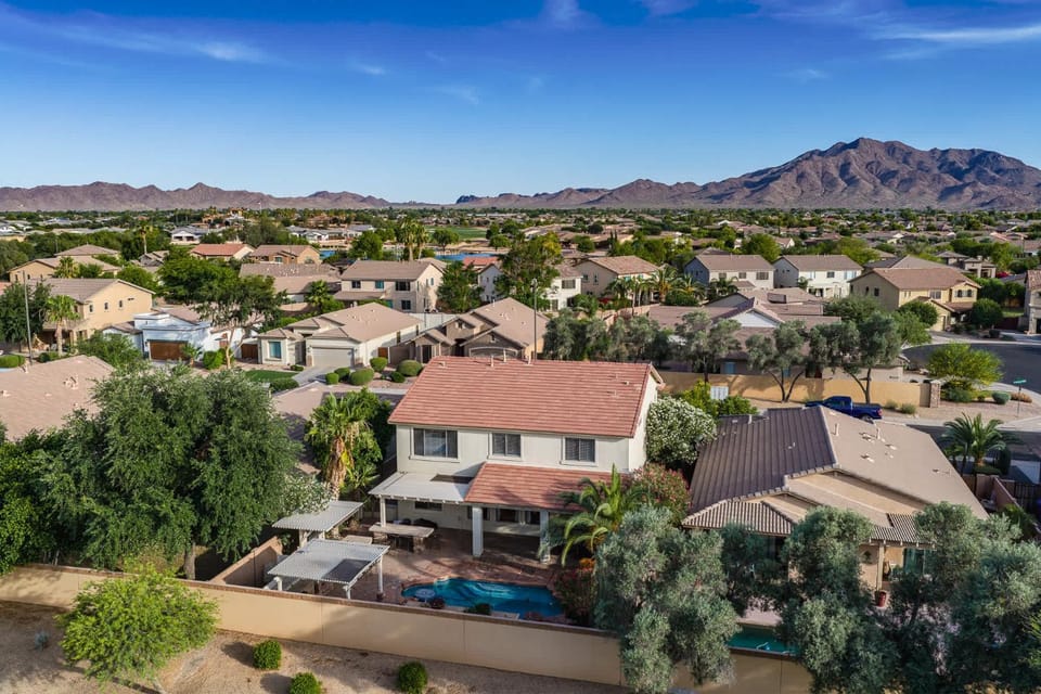Spacious 5BR Gilbert Home w Pool for Getaway for Family House in Gilbert