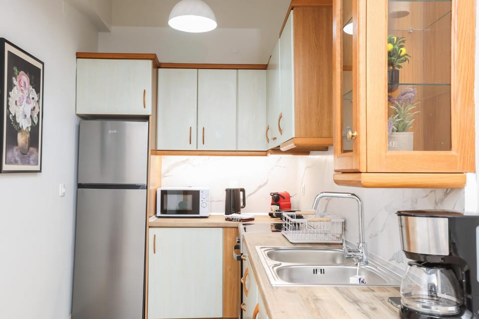 Coffee/tea facilities, Kitchen or kitchenette, stove