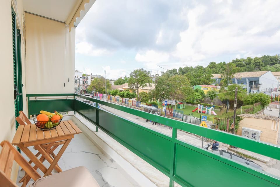 Balcony/Terrace, Street view
