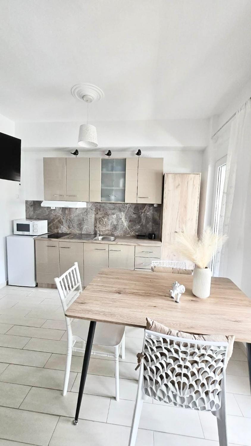 TV and multimedia, Kitchen or kitchenette, Living room, Dining area