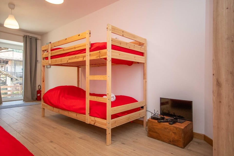 Bed, TV and multimedia, Photo of the whole room, Bedroom, bunk bed