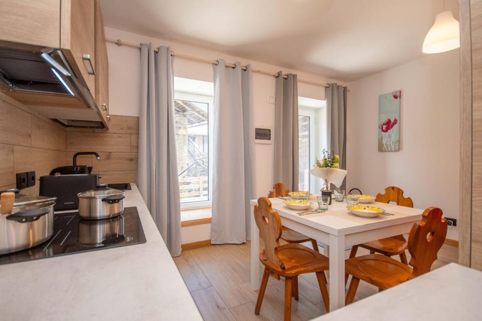 Kitchen or kitchenette, Dining area, Food, stove