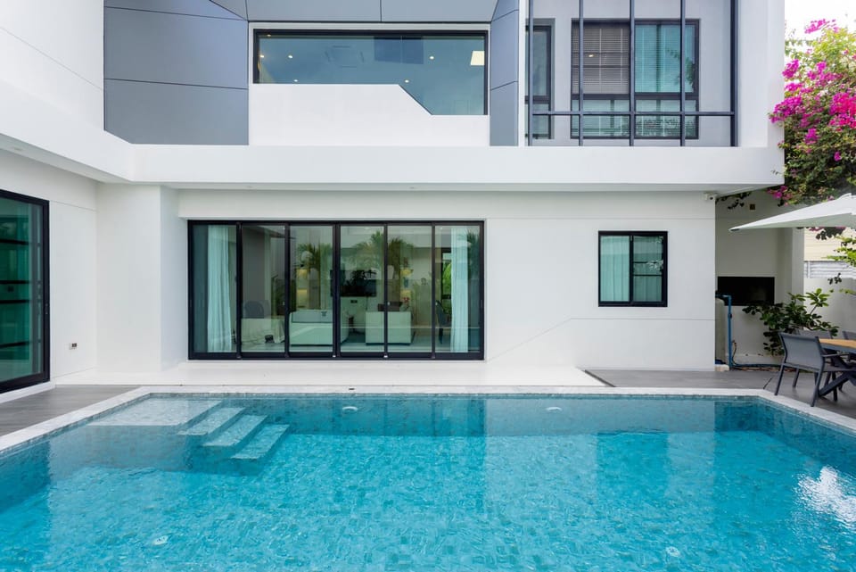 Property building, Pool view, Swimming pool