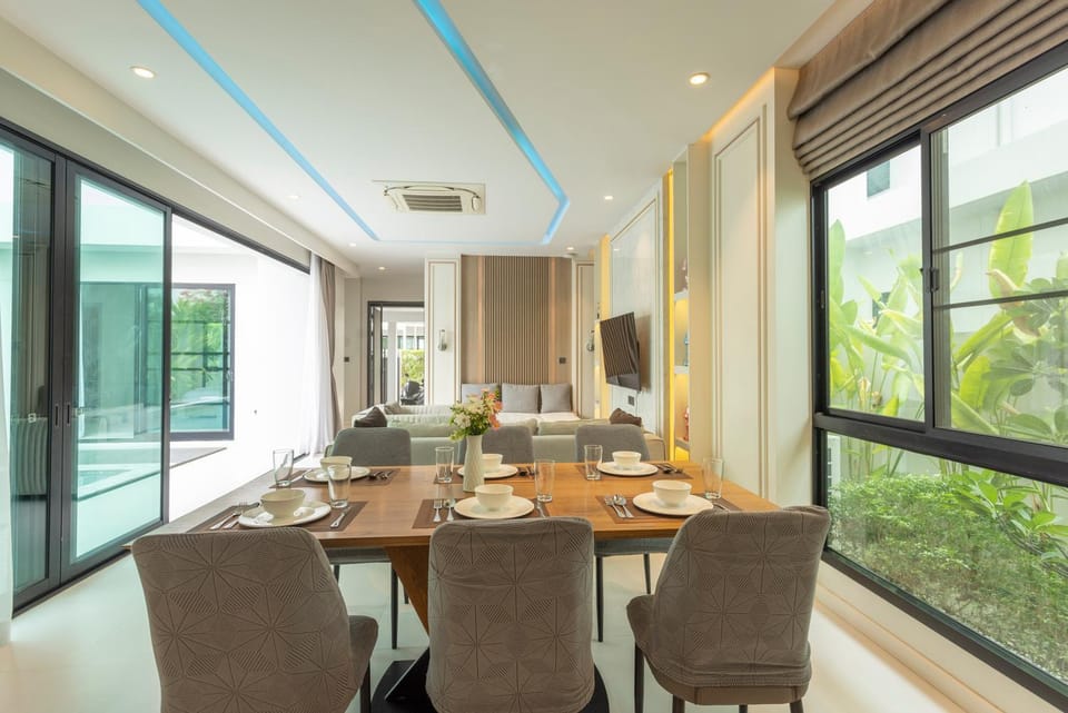 Living room, Dining area