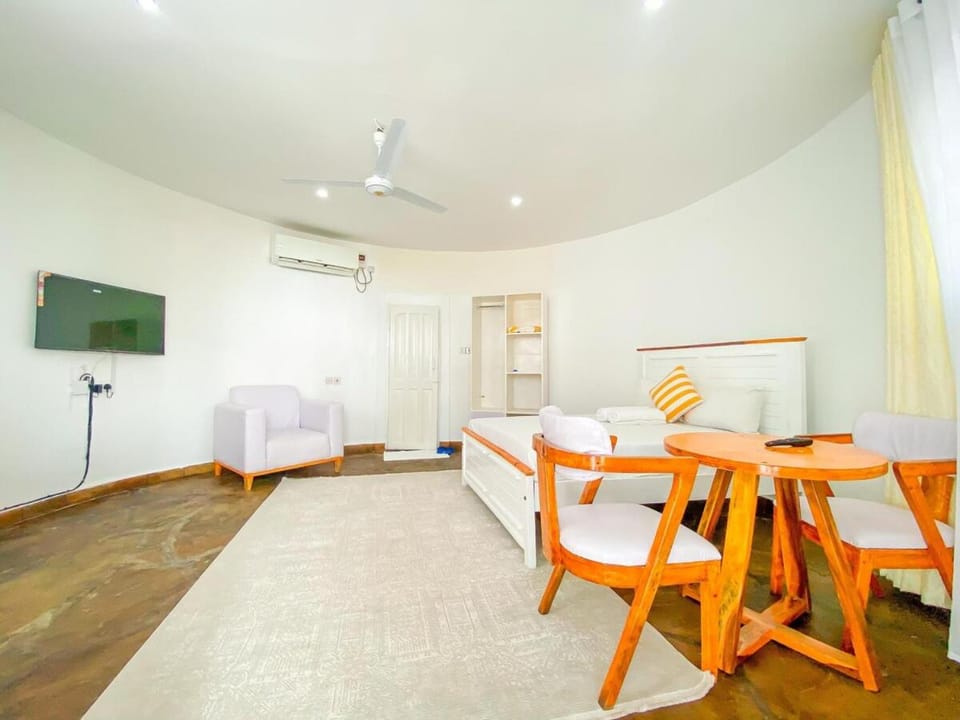 Nyali Studio Villa With pool , AC & Hot shower House in Mombasa