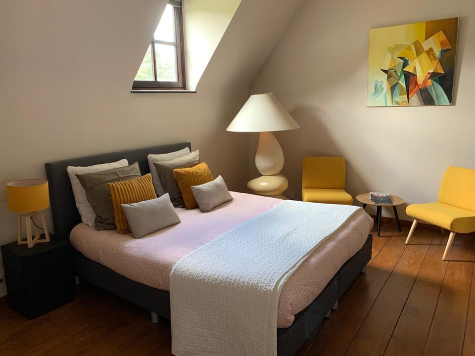 Bed, Photo of the whole room