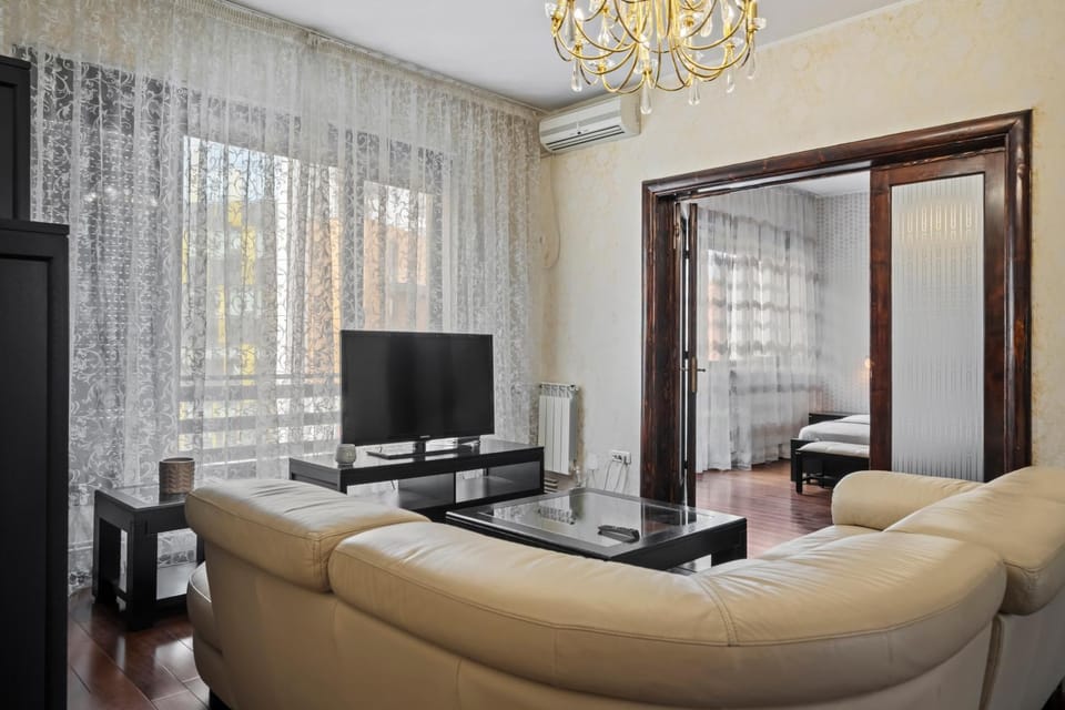Regal 3Bdr Apartament Apartment in Bucharest