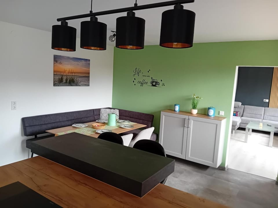 Seating area, Dining area