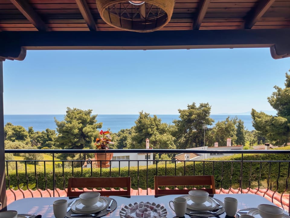 View (from property/room), Balcony/Terrace, Dining area, Sea view