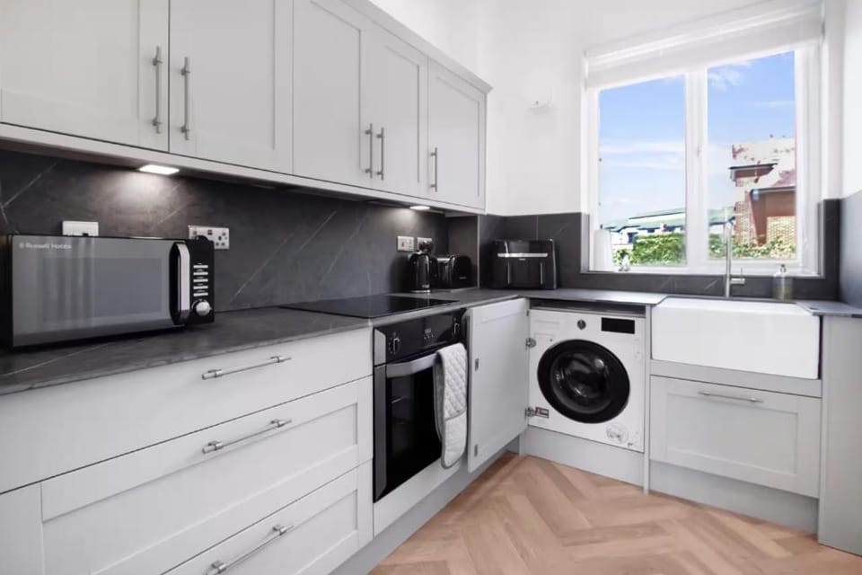 Modern 1-Bed Apartment in Hertford with Private Parking Apartment in Hertford