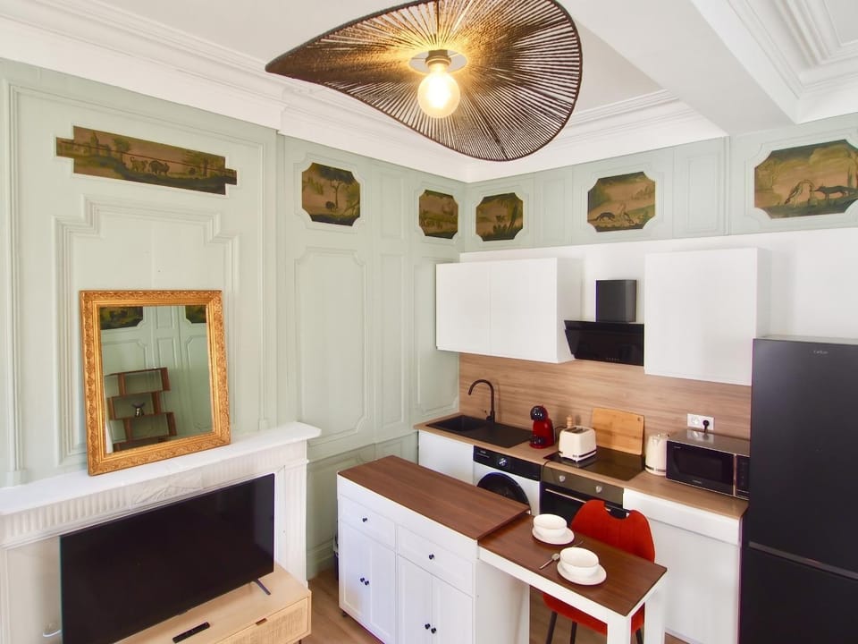 Kitchen or kitchenette