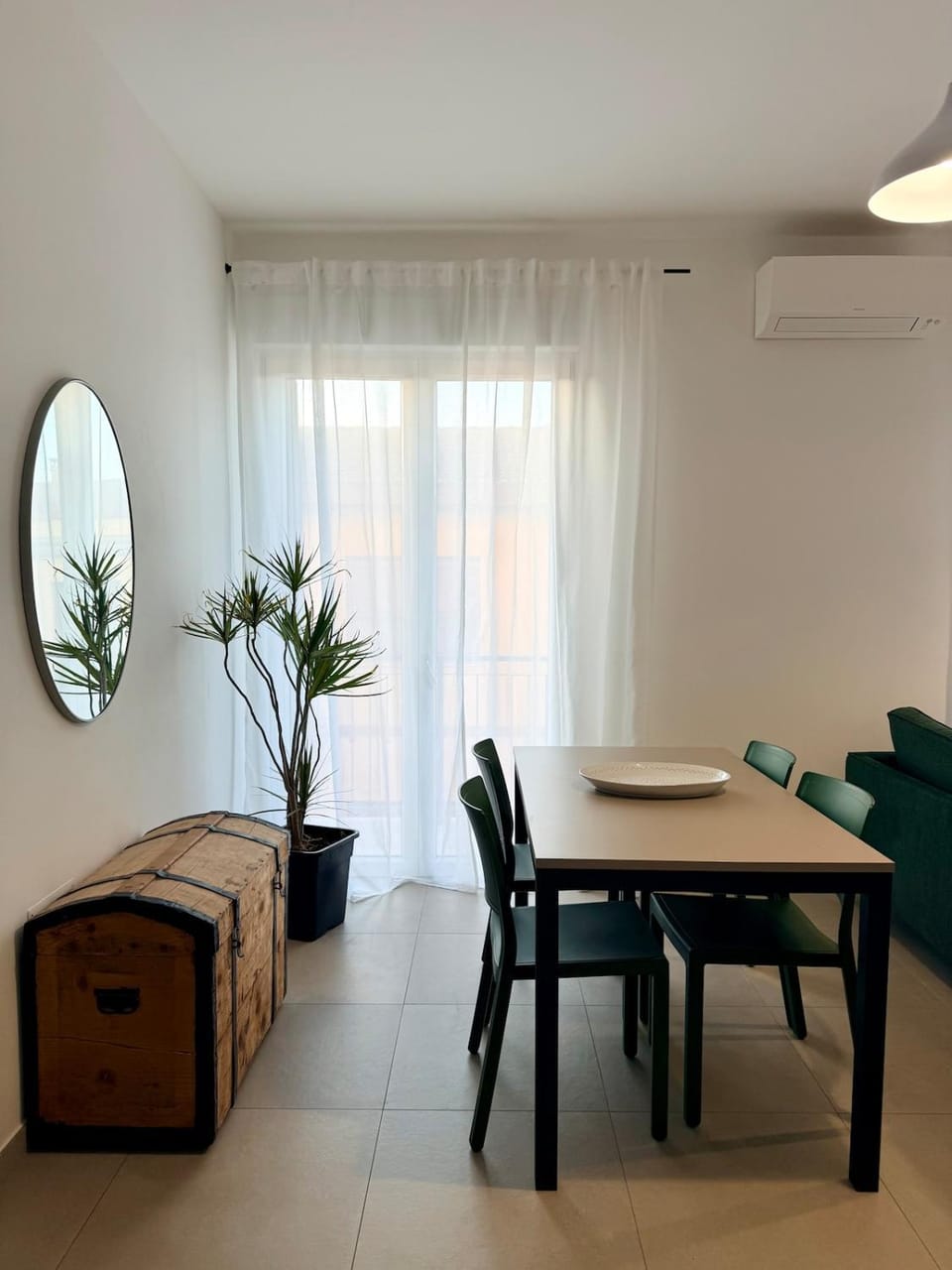 Living room, Seating area, Dining area, air conditioner