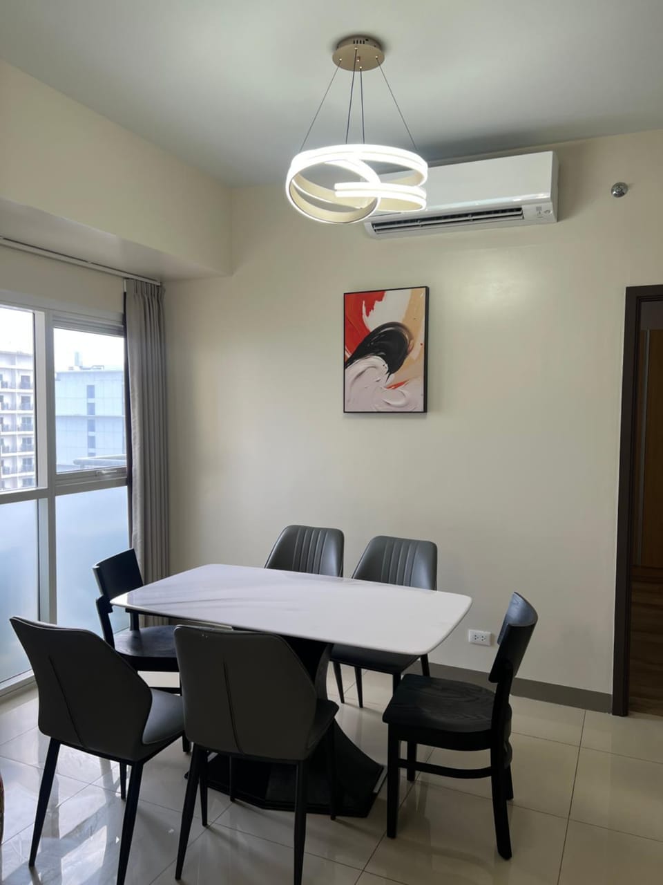 Luxury Spacious 3Bedrooms with Maid's Room Bunkbed Massage Chair Bayview Free Pool & Parking Near Okada & MOA Apartment in Pasay