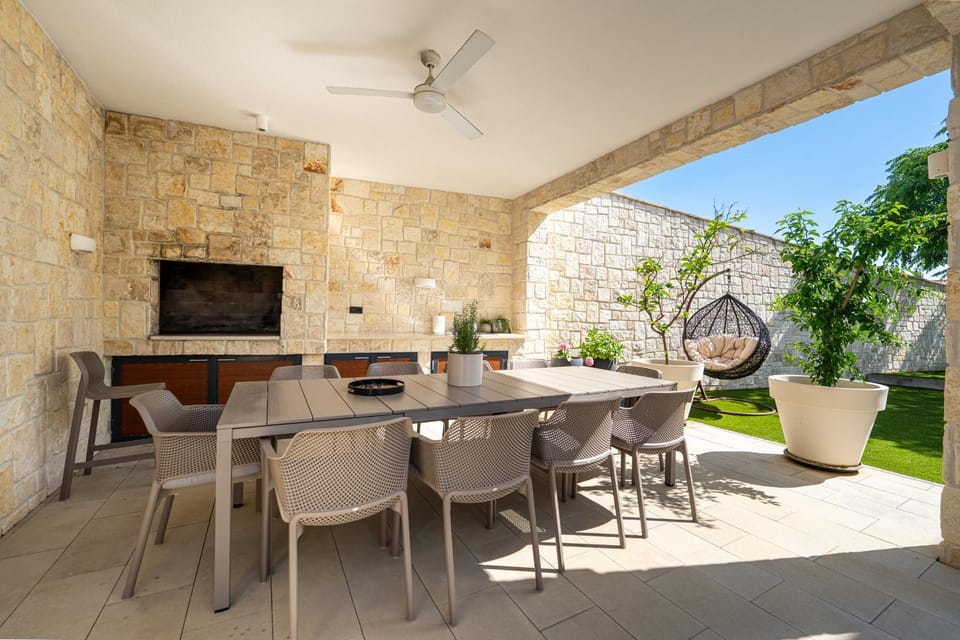 Patio, Day, Seating area