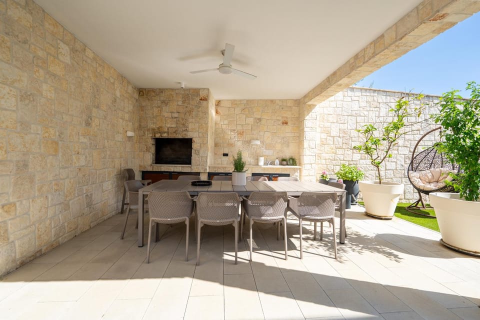 Patio, Day, BBQ facilities, Seating area
