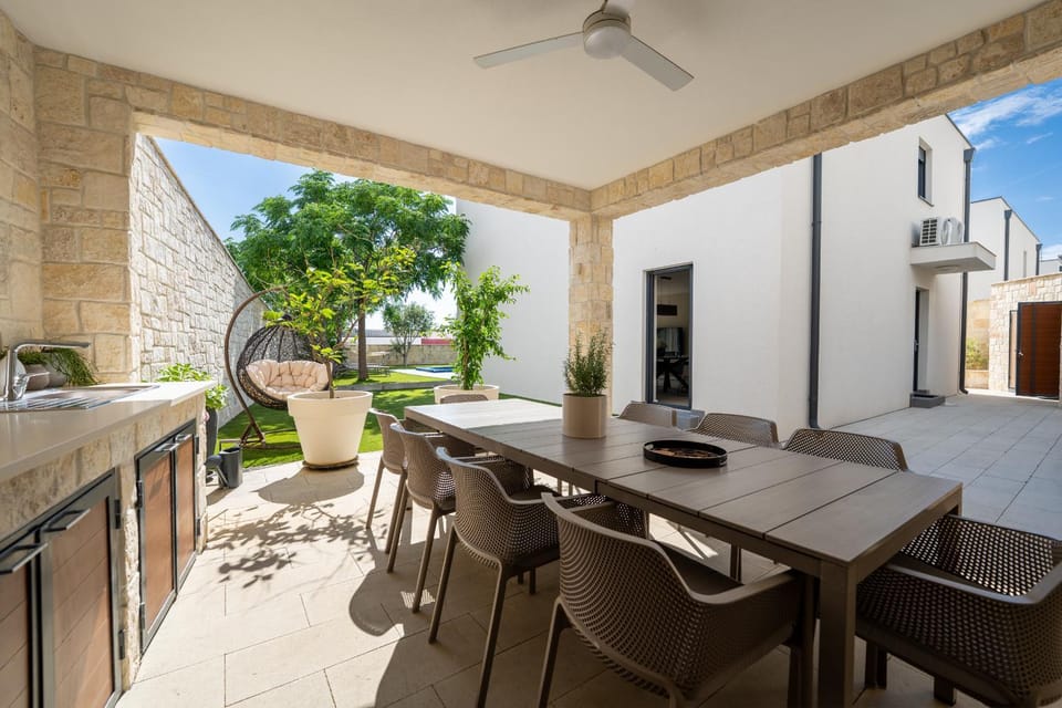 Patio, Day