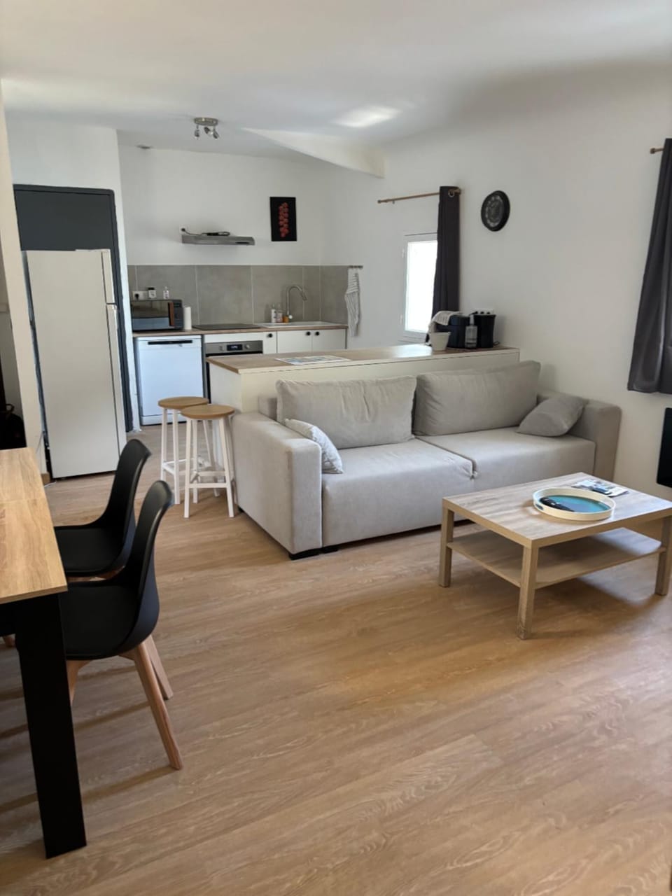 Kitchen or kitchenette, Living room