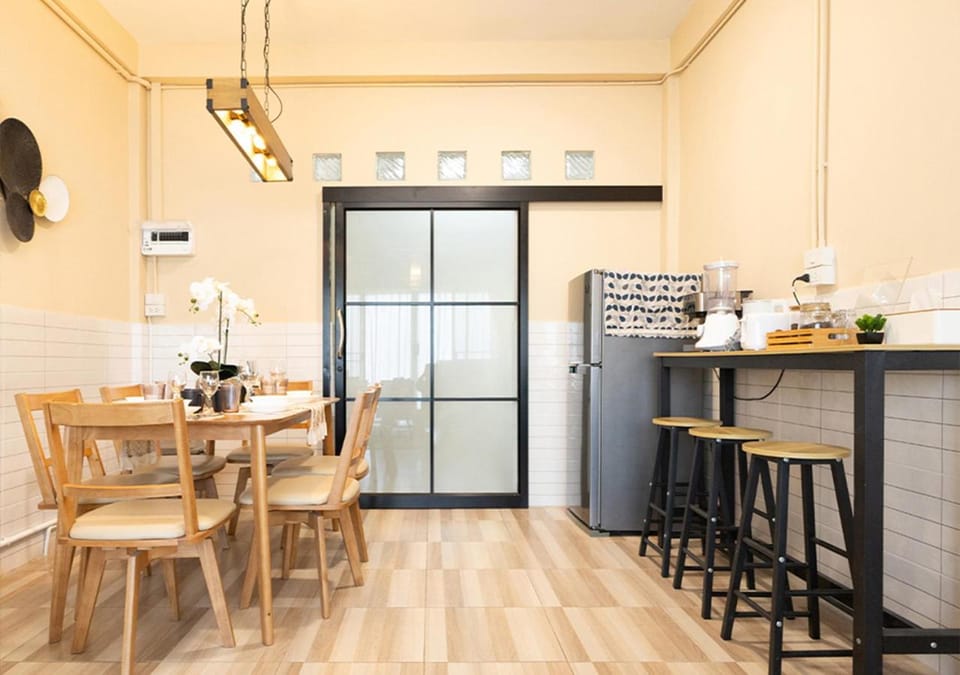 Coffee/tea facilities, Living room, Dining area, minibar