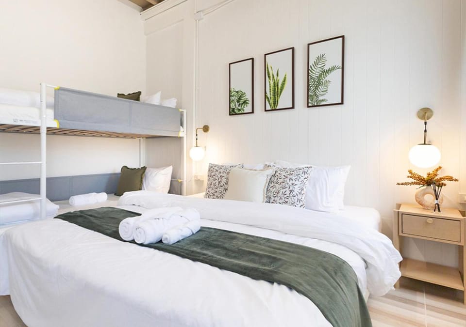 Bed, Bedroom, bunk bed