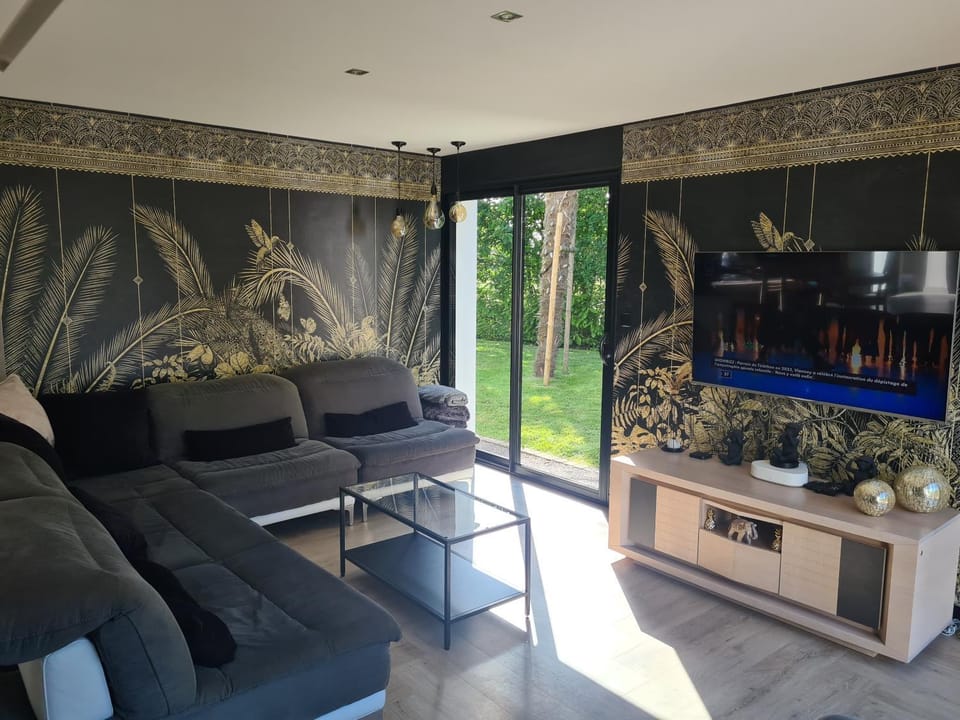 Communal lounge/ TV room
