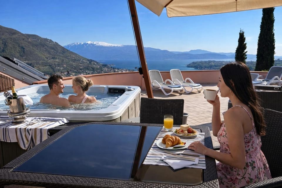 Dimora del Golfo di Salò Villa in Salo