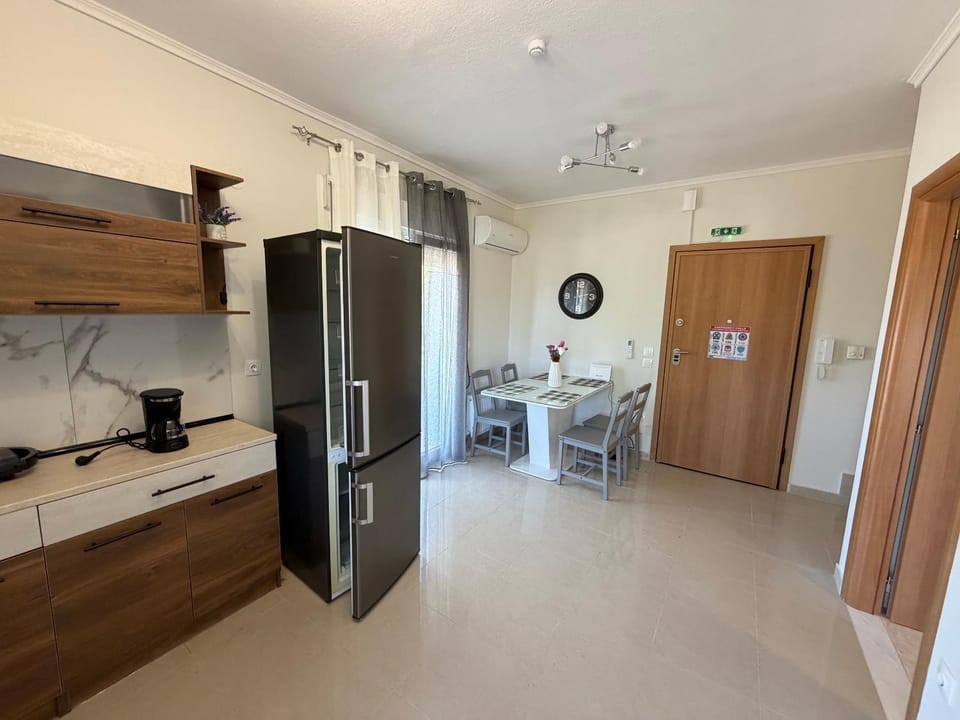 Dining area, kitchen