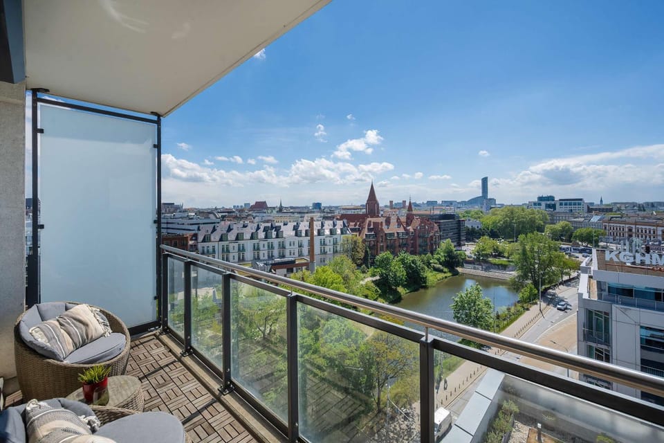 View (from property/room), Balcony/Terrace, City view