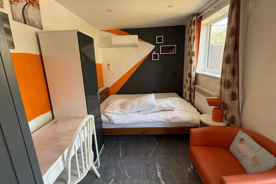 Bed, Living room, Seating area, Bedroom, wardrobe