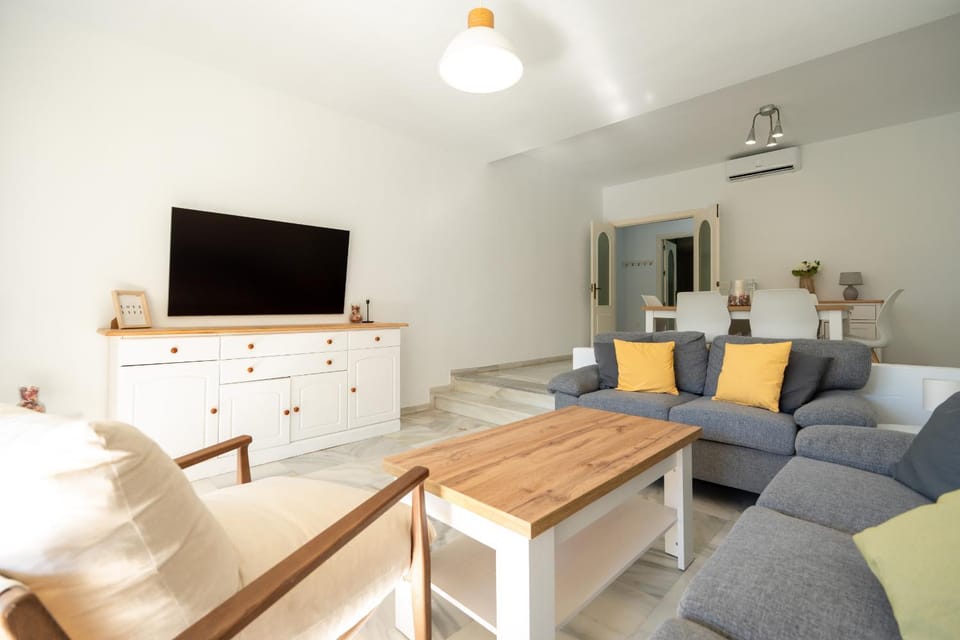 Communal lounge/ TV room, Living room