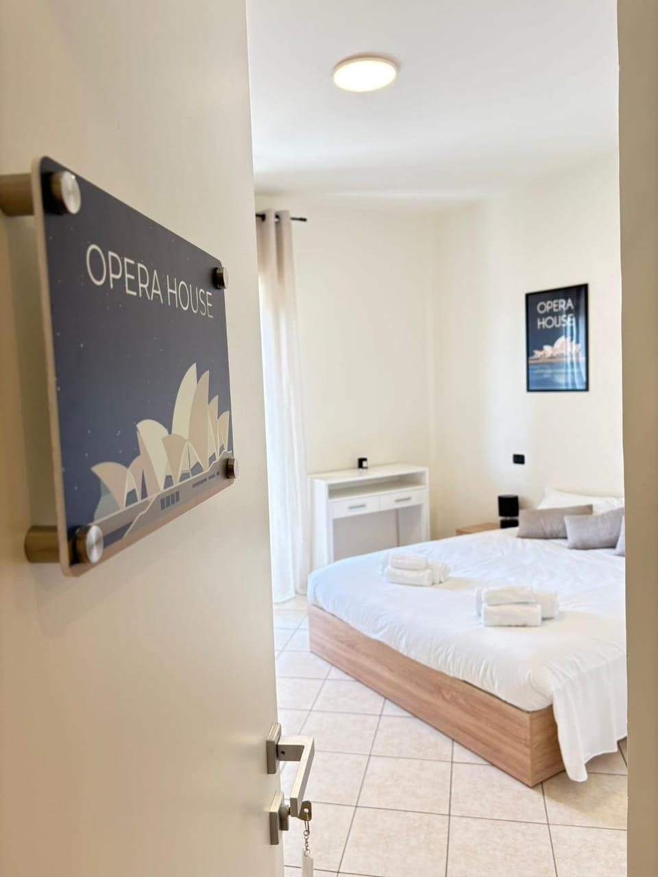Bedroom, towels