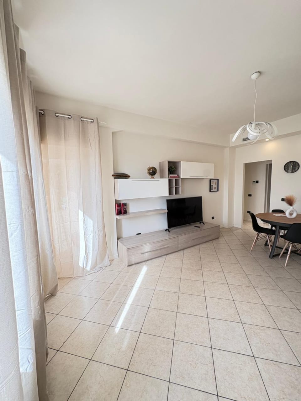 Balcony/Terrace, Living room, Photo of the whole room, Dining area