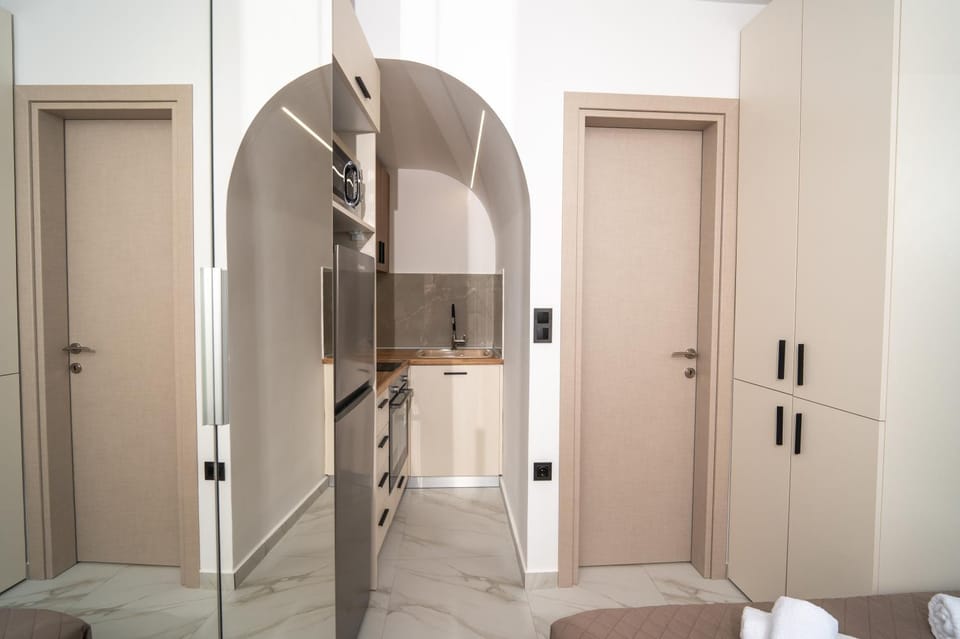 Kitchen or kitchenette, kitchen