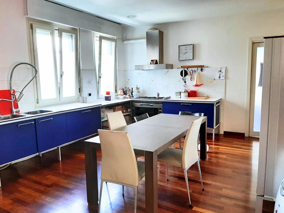 S351 - Sirolo, elegante quadrilocale con giardino in centro Apartment in Sirolo