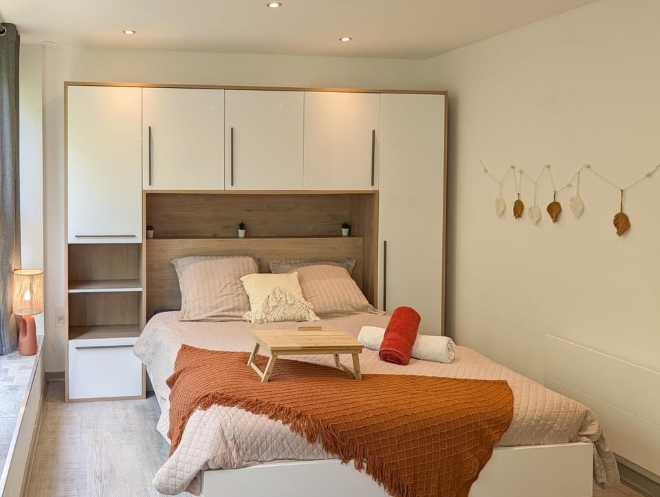 Bed, Bedroom