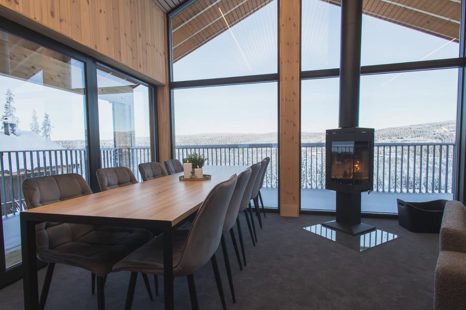 Dining area, Mountain view