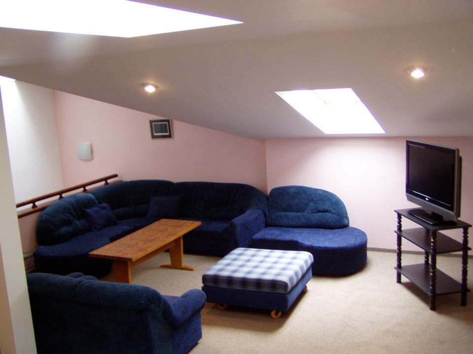 Communal lounge/ TV room, Seating area