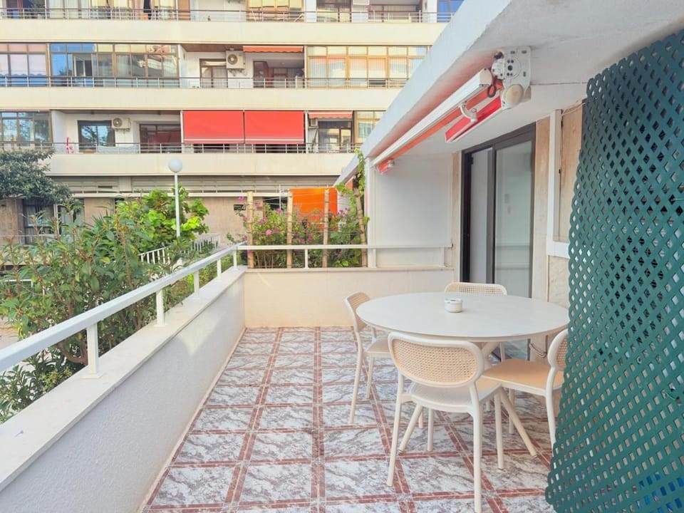 Island La Nogalera- city center- Pool Apartment in Torremolinos