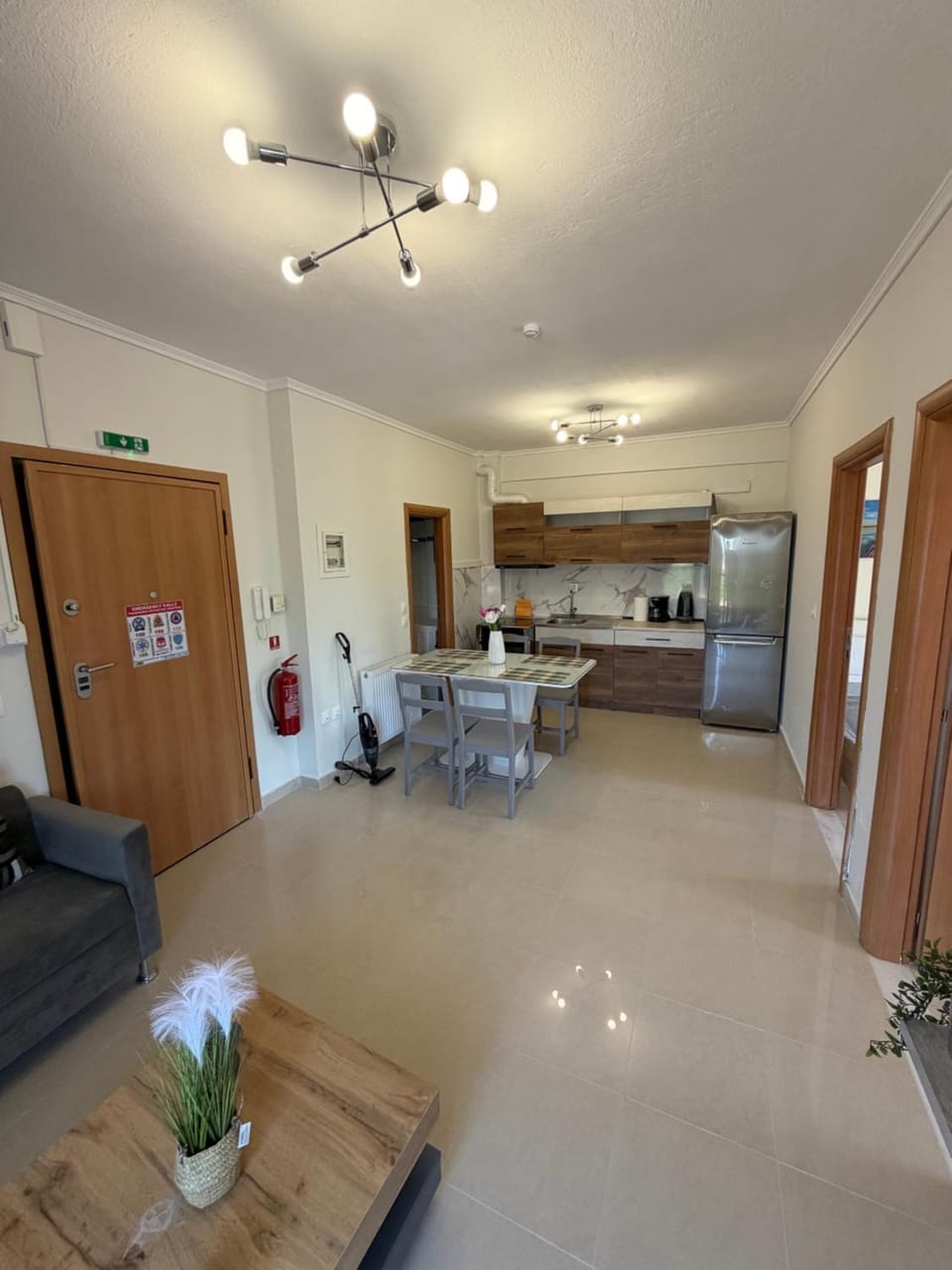 Dining area, kitchen